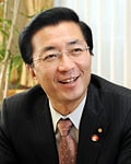 写真・山下芳生　新書記局長